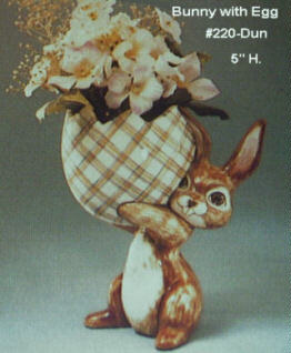 Vase Bunny with cracked Egg